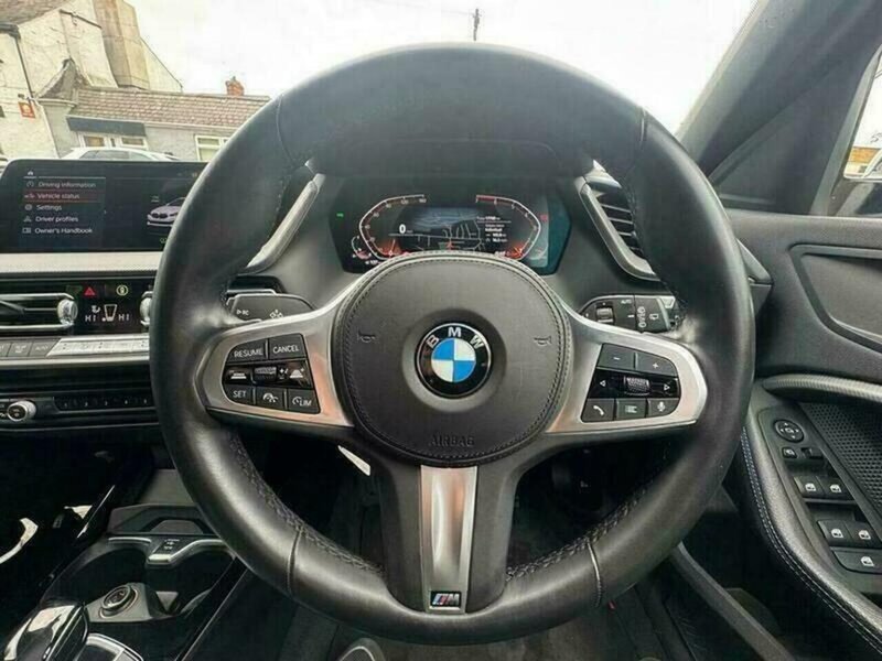 BMW 1 SERIES